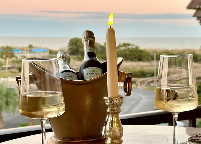 Ocean View- King Suite - Romantic Couples Oasis - Private Access To Beach!