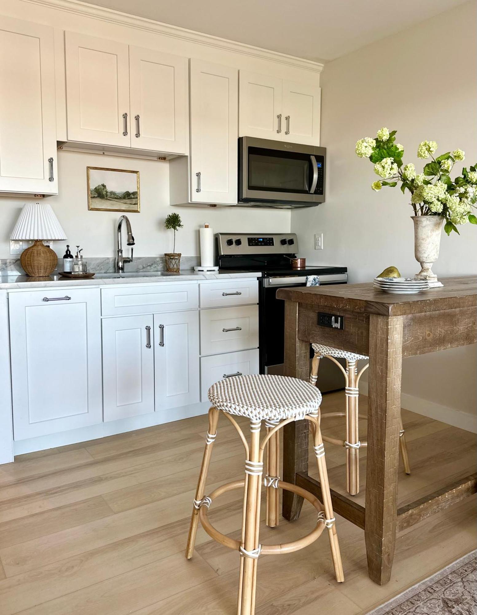 Ocean View- King - Romantic Couples Oasis - Private Access To Beach! Apartment