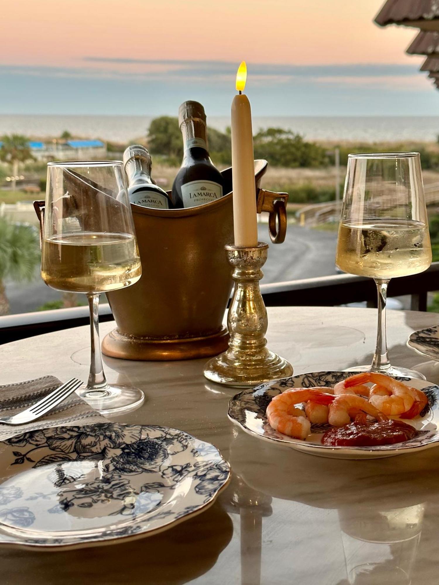 Ocean View- King - Romantic Couples Oasis - Private Access To Beach! *
