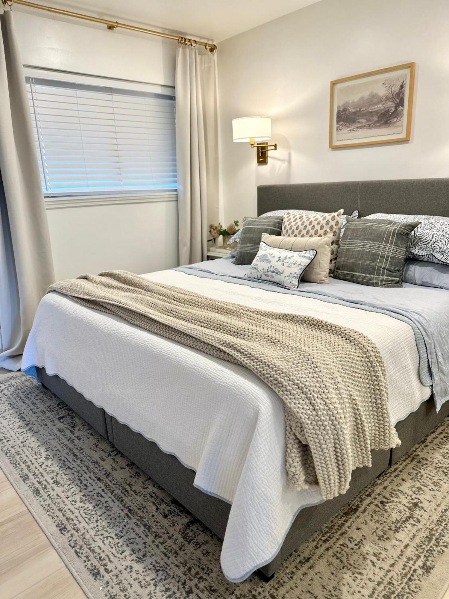 Ocean View- King - Romantic Couples Oasis - Private Access To Beach! Apartment