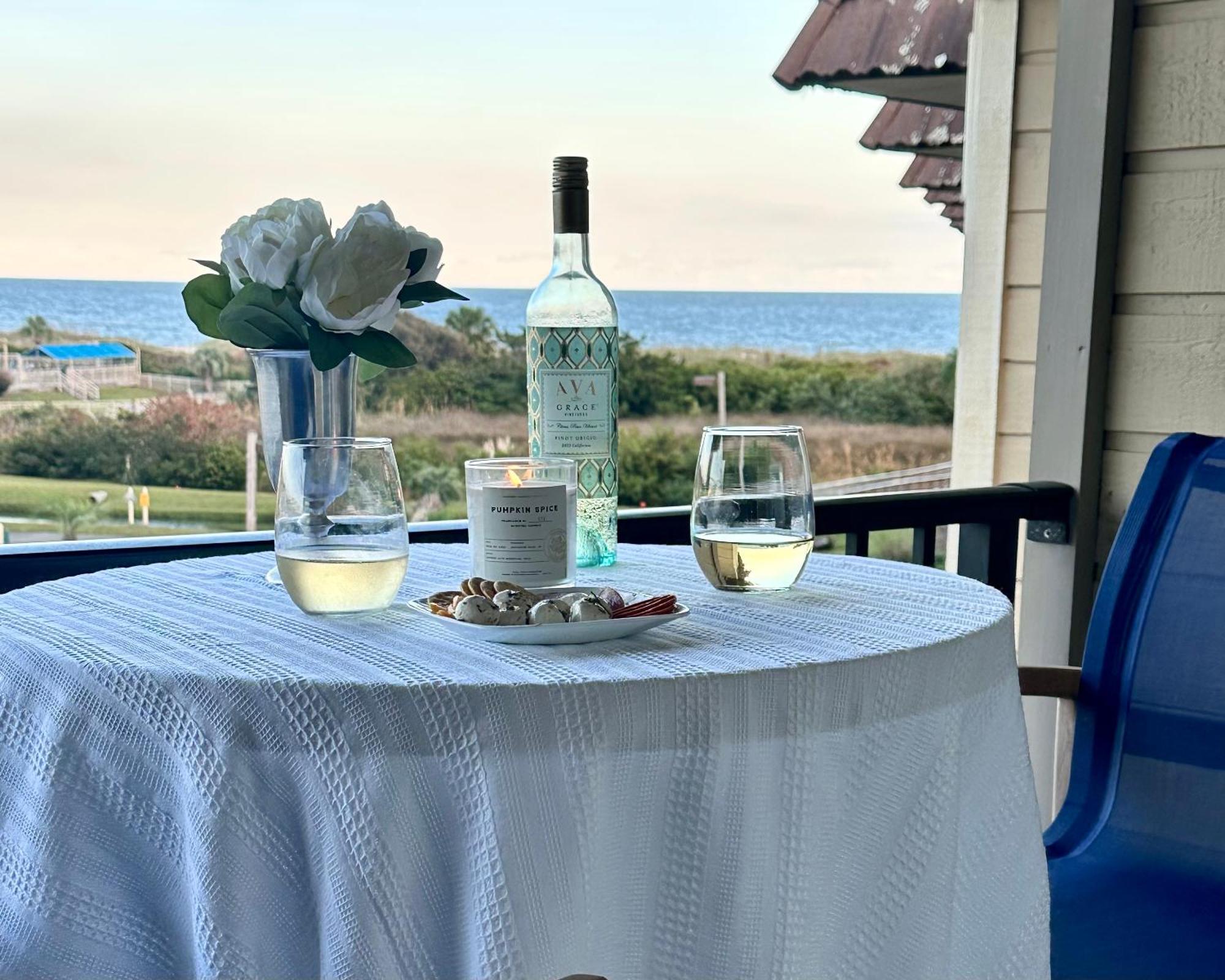 Ocean View- King - Romantic Couples Oasis - Private Access To Beach! Hilton Head Island